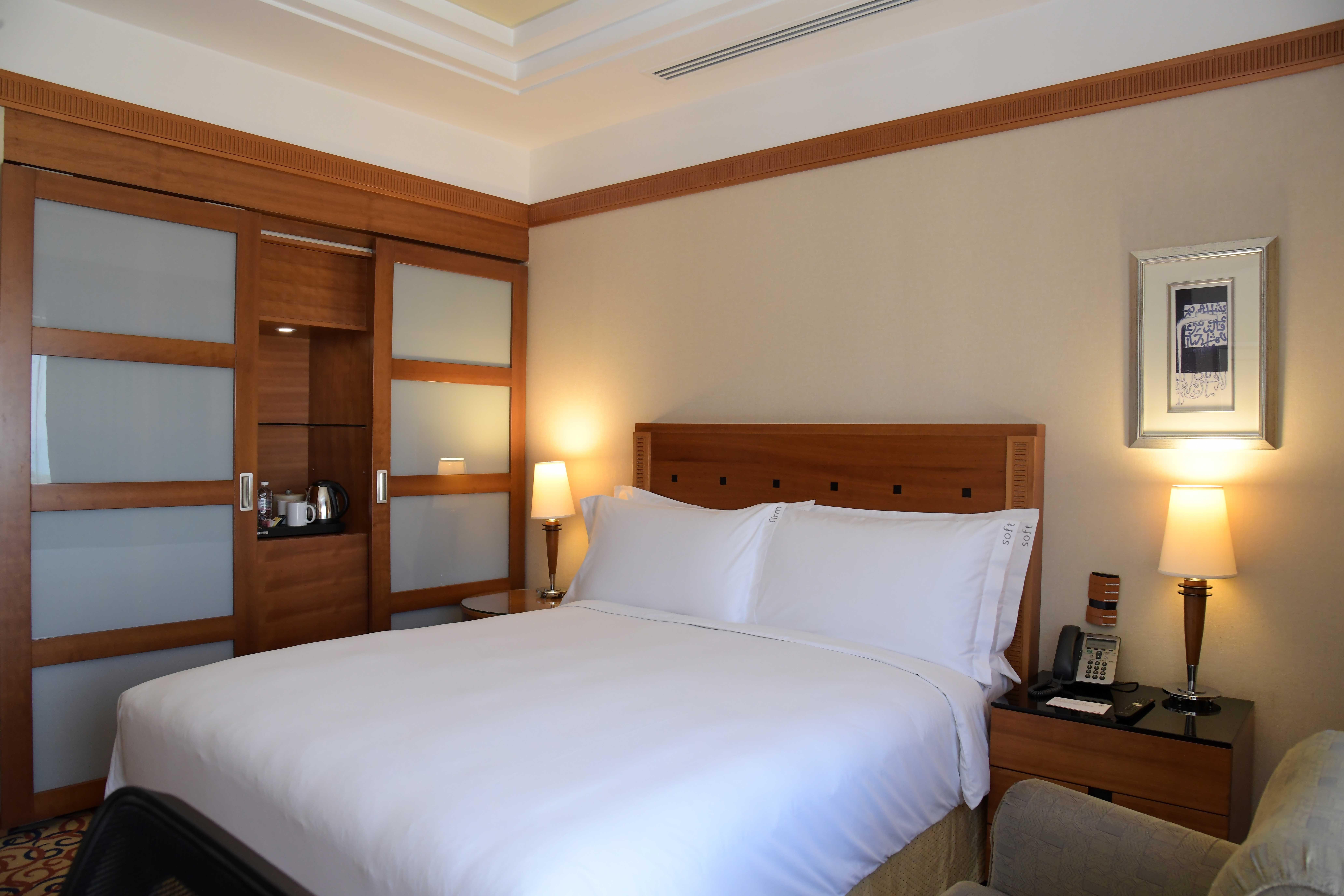 Holiday Inn - Suites Kuwait Salmiya By Ihg Kuwait City Екстер'єр фото